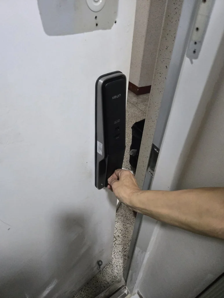 기존 부품 철거 현장