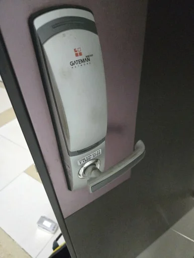 김포 고촌읍 작업 전 출입문 모습