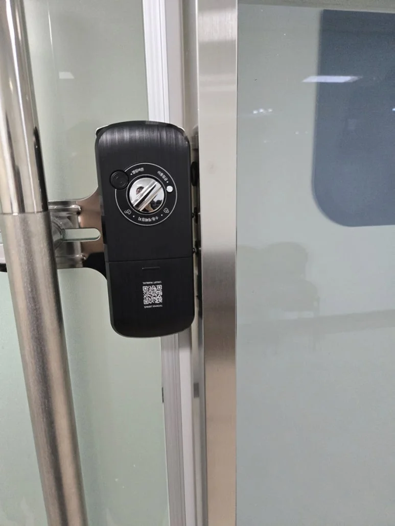 문틀과 잠금 간격 조정