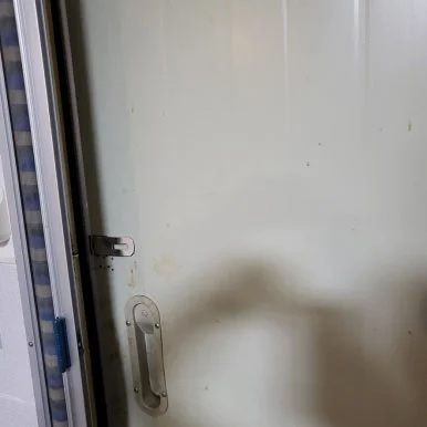 기존 부품 철거 현장