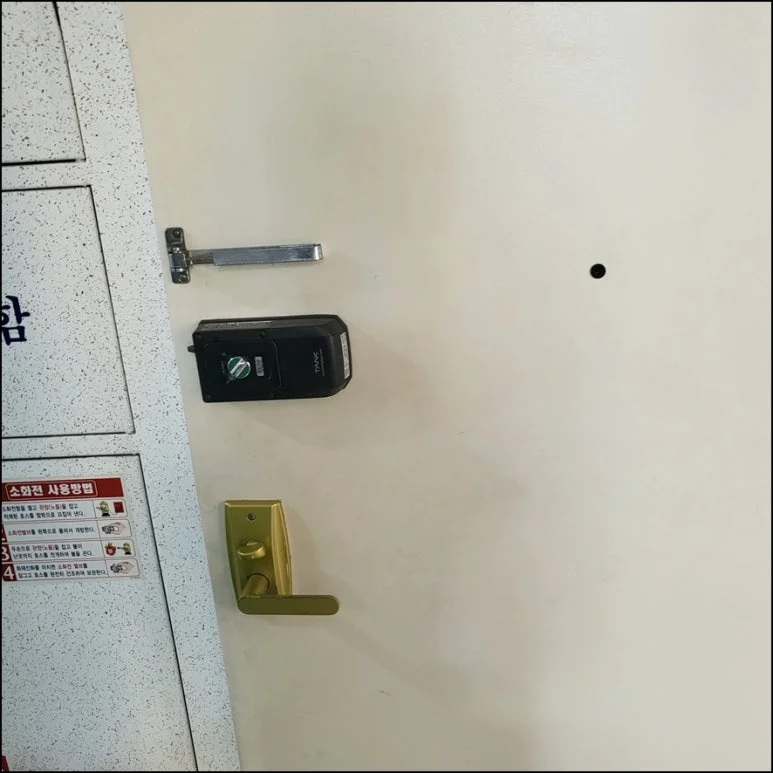 일산 도어락 고장 교체, 번호키 작동 불량과 현관문 점검 현장 사진 2