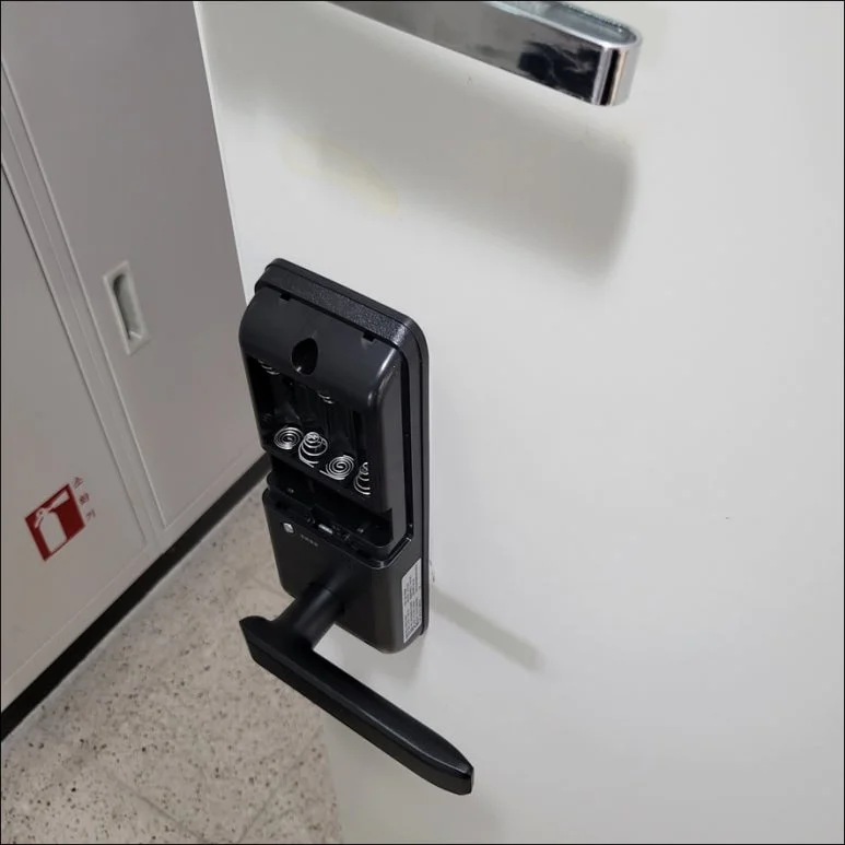 새 도어락 설치