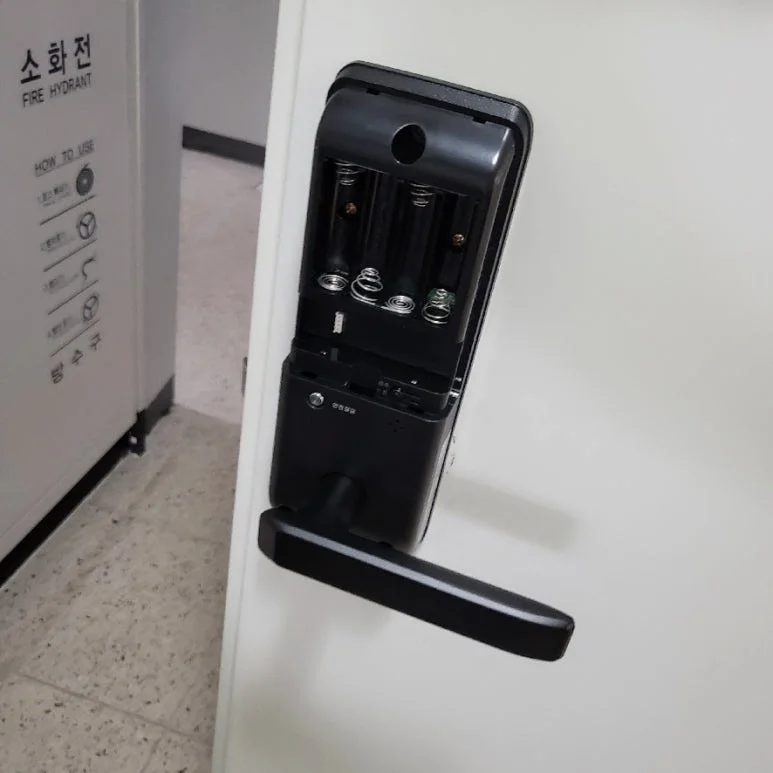 현관문 자동 잠금 작동 확인