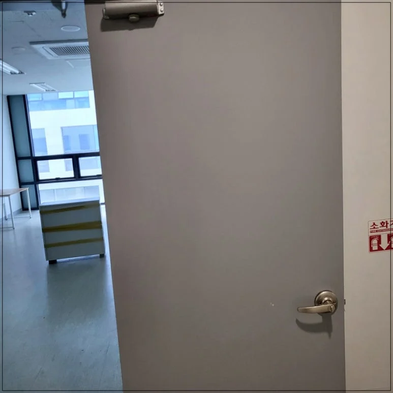 일산 탄현동 열쇠, 지식산업센터 철문 무타공 번호키 설치 현장 사진 1