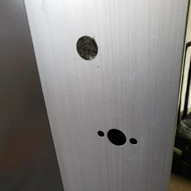 문틀 잠금 간격 조정