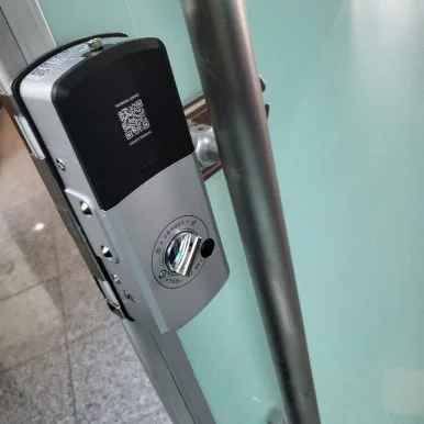 기존 부품 철거 현장