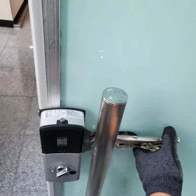 문틀 잠금 간격 조정