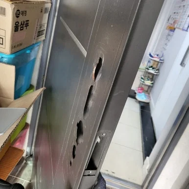 기존 부품 철거 현장