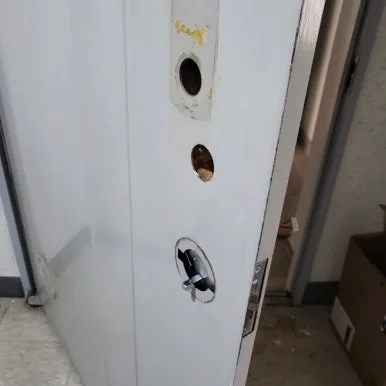 새 도어락 설치 현장