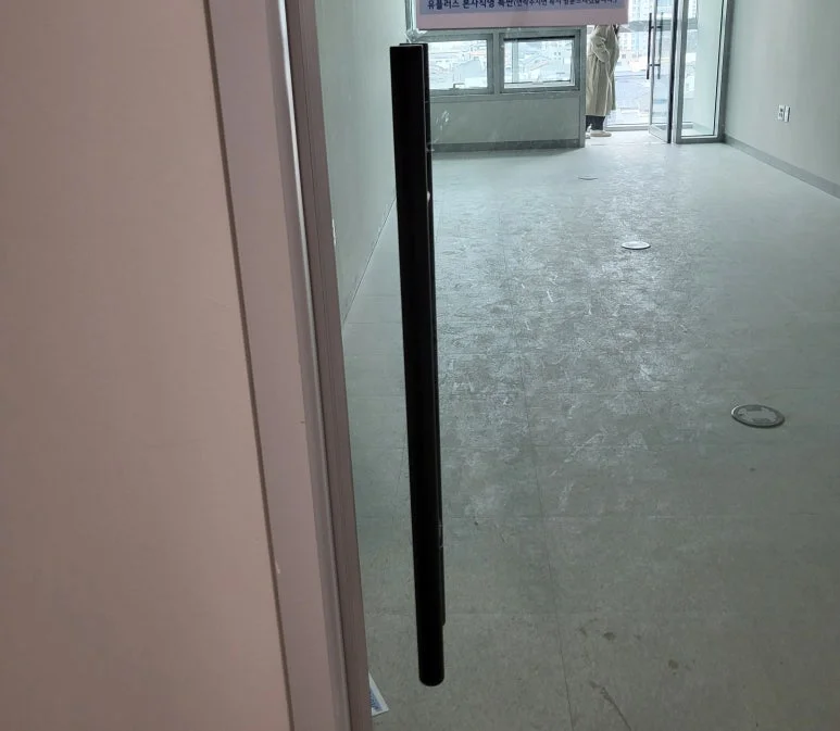 김포 풍무동 열쇠 네일샵 유리문 번호키 설치, 상가 터치 도어락 작업 전 현장