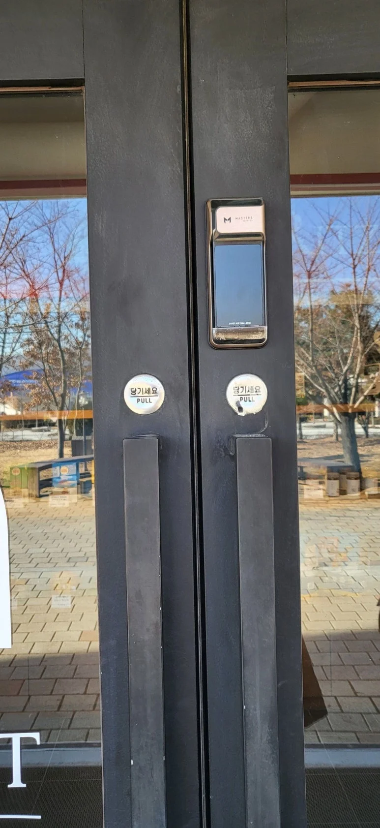 고양 성석동 열쇠 애견샵 유리양문 번호키 설치, 상가 수동잠금 설치 완료 및 작동 확인