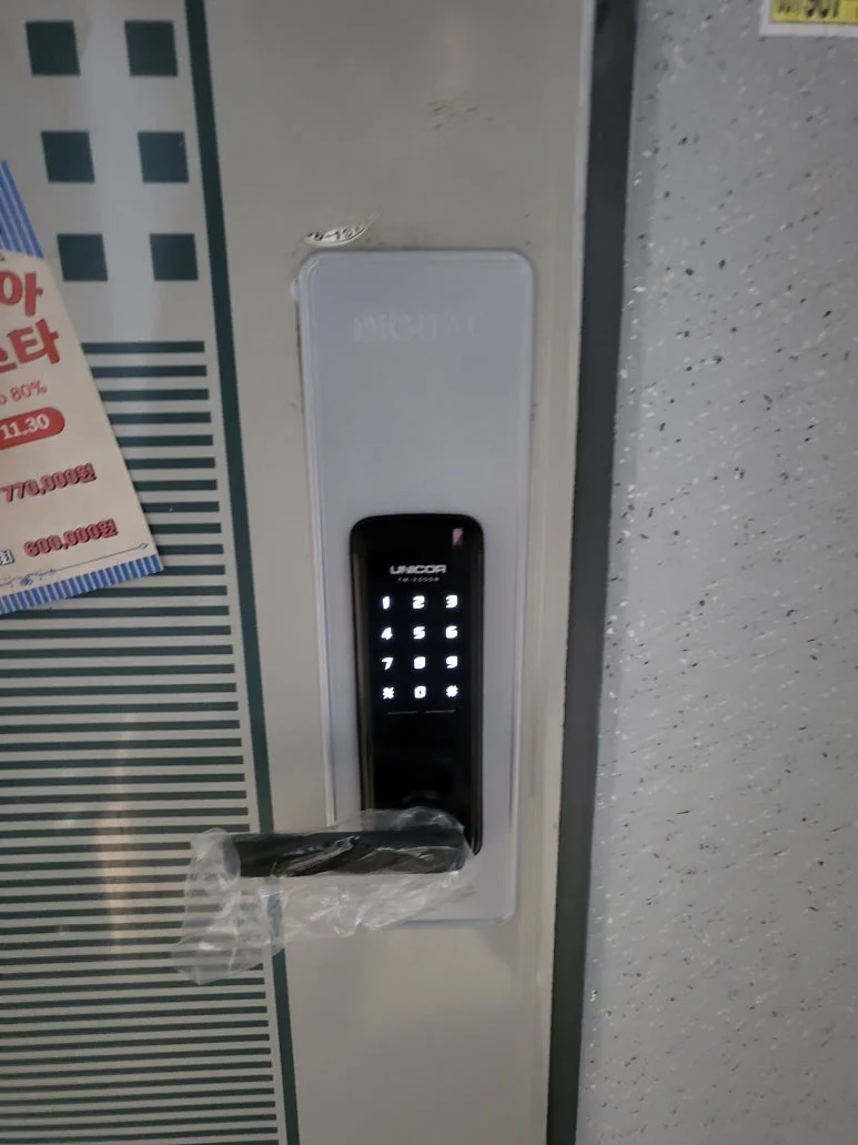 일산 대화동 열쇠 단종 번호키 고장, 터치형 도어락 교체 본체 조립