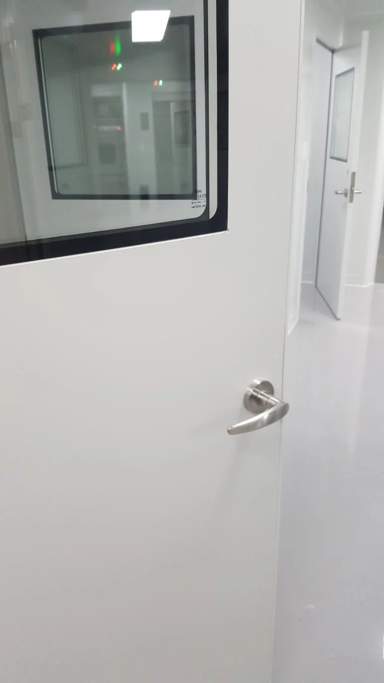 정발산동 병원 철문에 시공한 게이트맨 커버타입 번호키