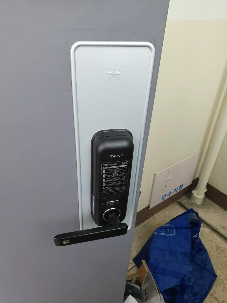 행신동 윤창아파트 고장 난 번호키를 교체한 모습
