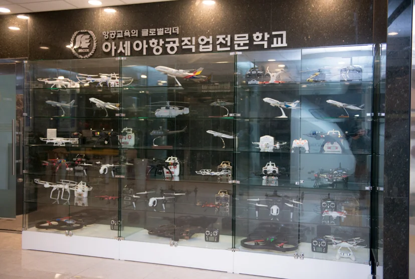 학교 실습 장비 전시 공간