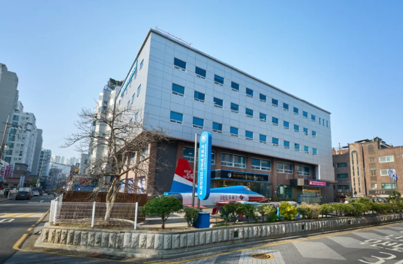 학교 건물 외관