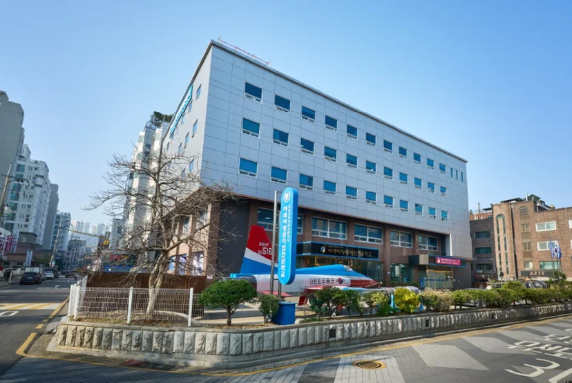 아세아항공직업전문학교 건물 외관