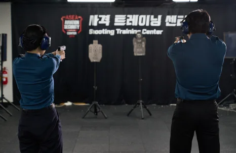 사격 트레이닝 센터에서 진행하는 실습 모습