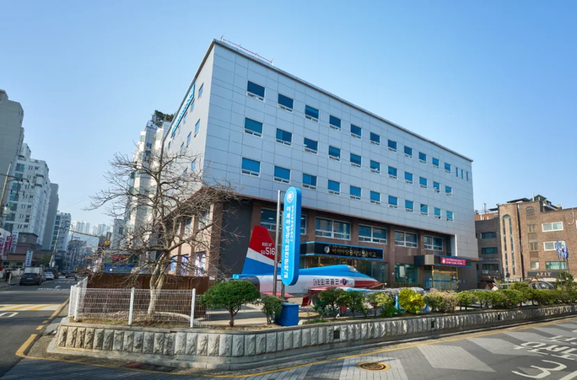 학교 건물 외관