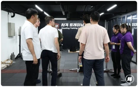 실습 시설을 둘러보는 모습