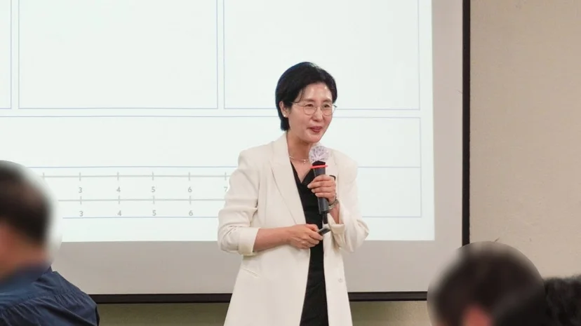 K사 팀장 리더십 디브리핑 워크샵을 진행하는 모습