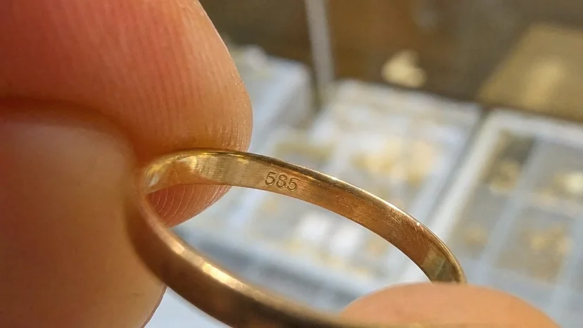 14K 금반지 안쪽 585 각인 확대