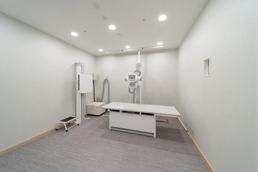 교통사고 추나 입원|현대적인 시설을 갖춘 병원 X-ray 검사실 전경