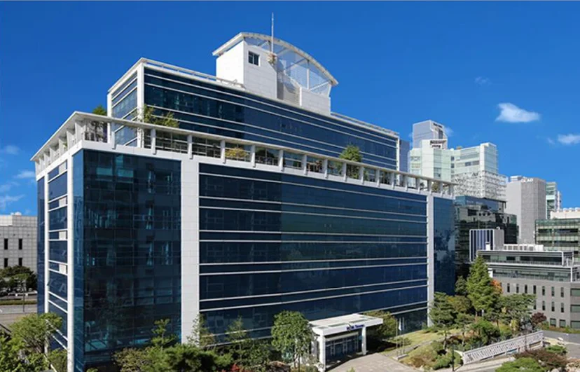테헤란로108길 쪽에서 본 엠디엠타워 전경