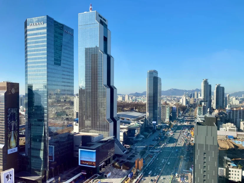 삼성역 일대 전경 — 중앙 뒤편의 트레이드타워