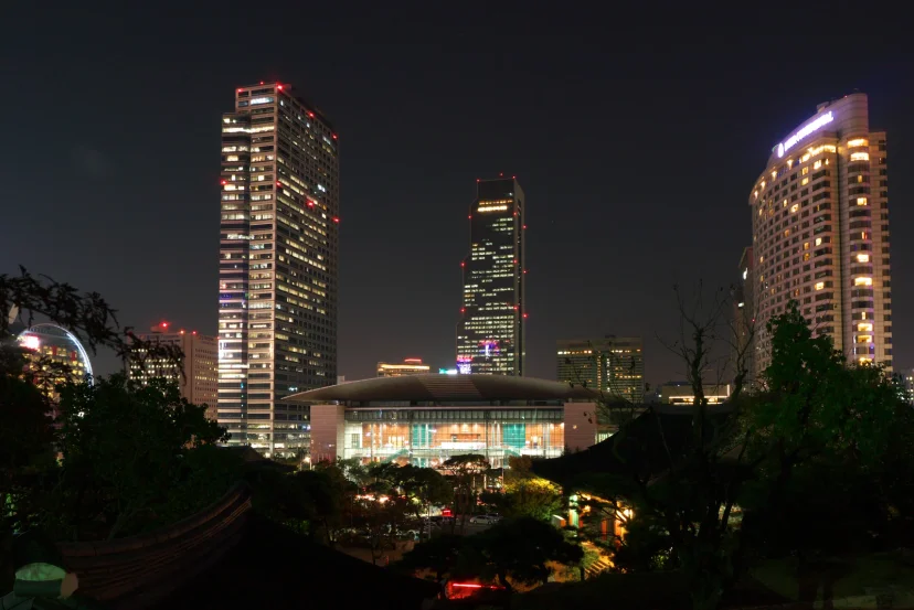 코엑스 일대 야경 — 중앙의 트레이드타워