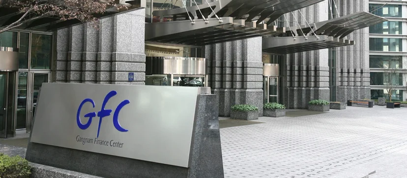 GFC 명칭이 표시된 건물 입구