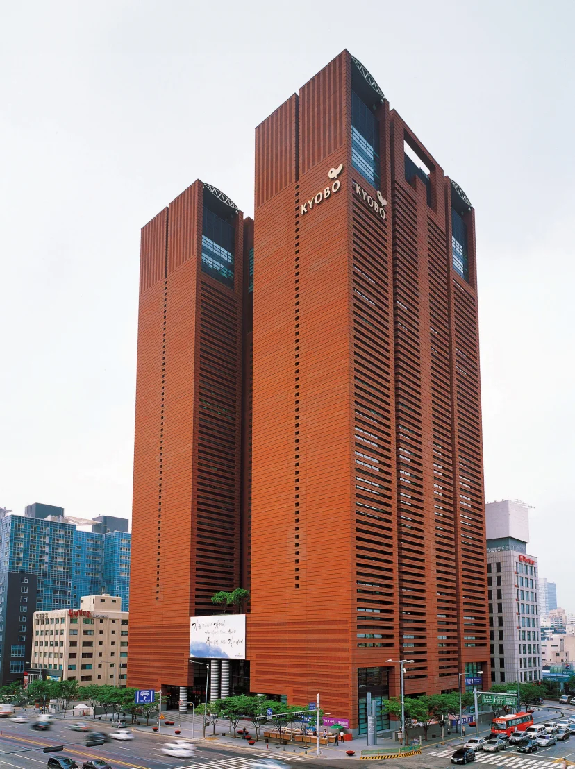 강남교보타워 주간 전경