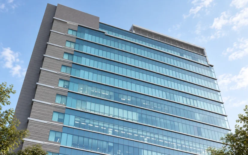 분당퍼스트타워 유리 외벽 세부를 참고한 건축 예시