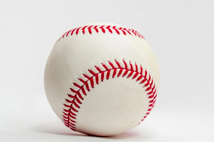 MLB 신인 선수 고환 파열 후 안타 기록, 스포츠 정신의 한계를 묻다 국제적 추세: 선수 안전 강화