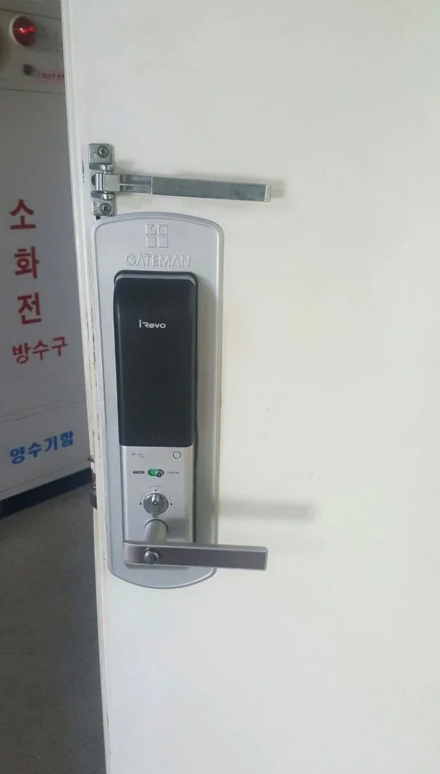 작동 상태를 확인하기 위해 눌러본 기존 번호키 키패드 부분