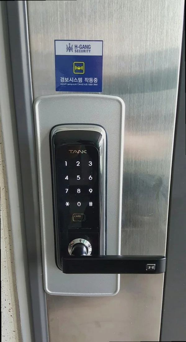보강판과 함께 설치를 마친 탱크 ST300 미니주키 번호키
