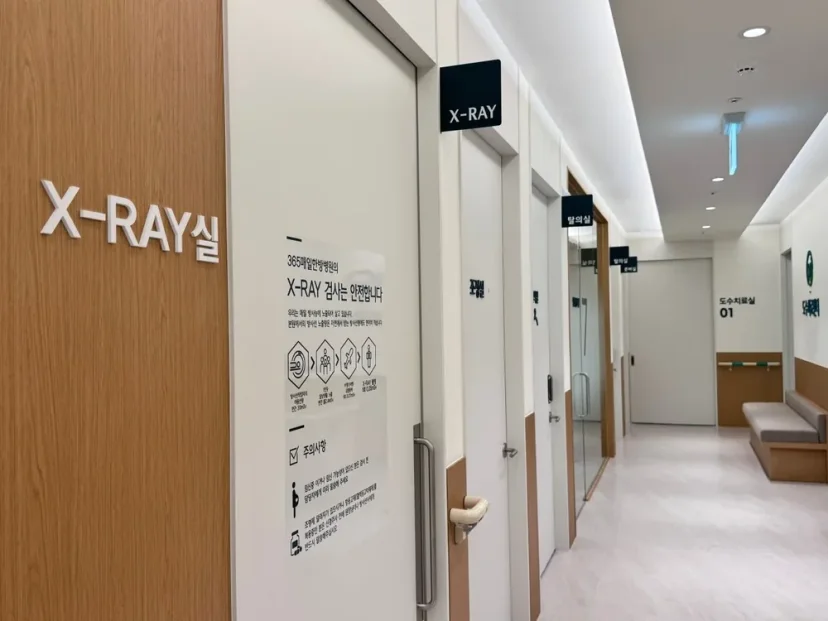 365매일한방병원 X-RAY실과 도수치료실 복도 전경