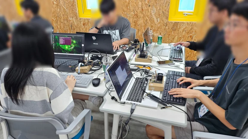 강원대학교 K-4INT 창의융합 메이커 캠프 현장 사진 3
