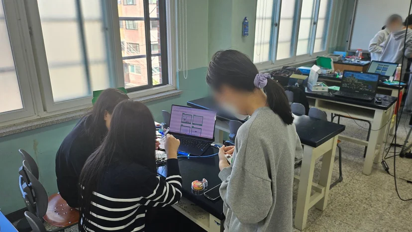 수도여자고등학교 AI 과학 융합 실험 현장 사진 11