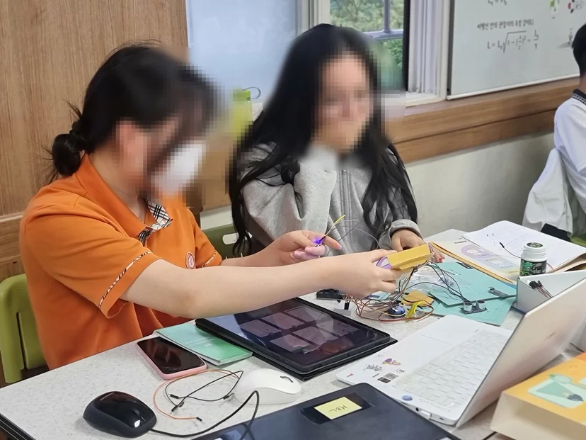 용호고등학교 AIoT 메이커 캠프 현장 사진 7
