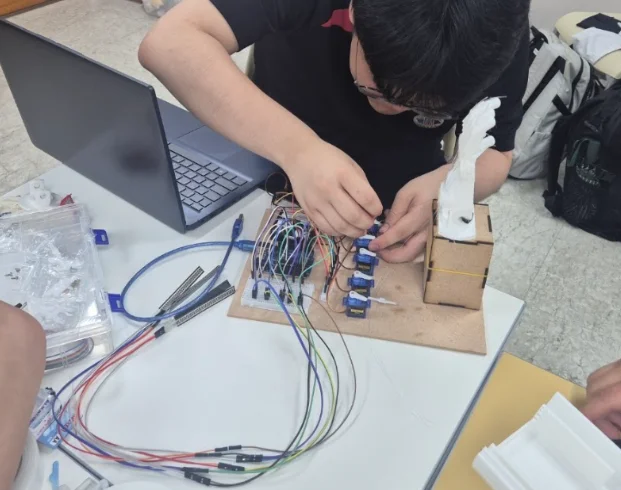 로봇의수·서보모터·제어보드 배선 연결 과정