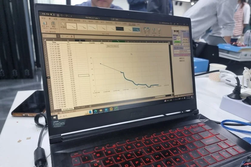 엑셀로 받은 온도 측정값과 시간에 따라 온도가 내려가는 그래프