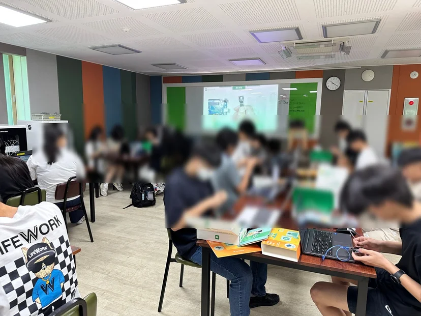 제주대학교사범대학부설고등학교 AIoT 메이커톤 현장 사진 3