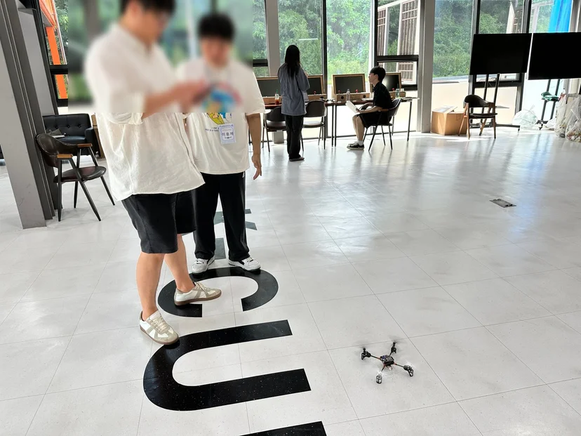 강원대학교 AI 코딩 드론 제작 교육 현장 사진 13