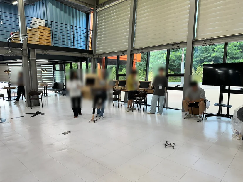 강원대학교 AI 코딩 드론 제작 교육 현장 사진 17