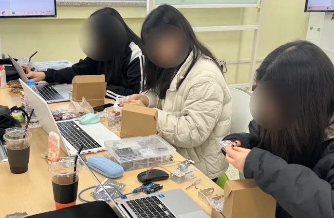 강원대 무전공학과 학생이 조립한 AI 로봇암