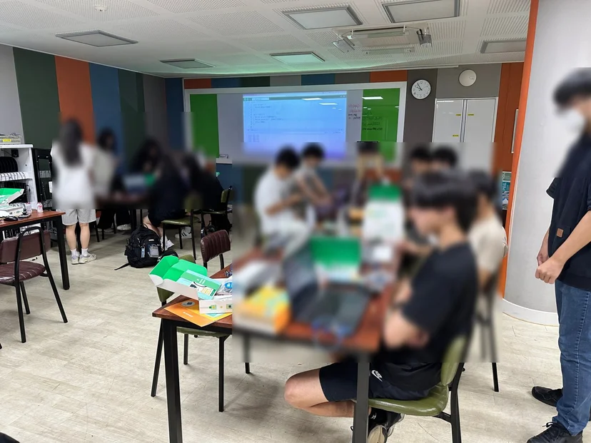 제주대학교사범대학부설고등학교 AIoT 메이커톤 현장 사진 1