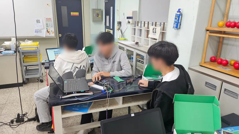 수도여자고등학교 AI 과학 융합 실험 현장 사진 10
