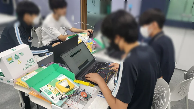 범박중학교 AIoT 캠프 현장 사진 5