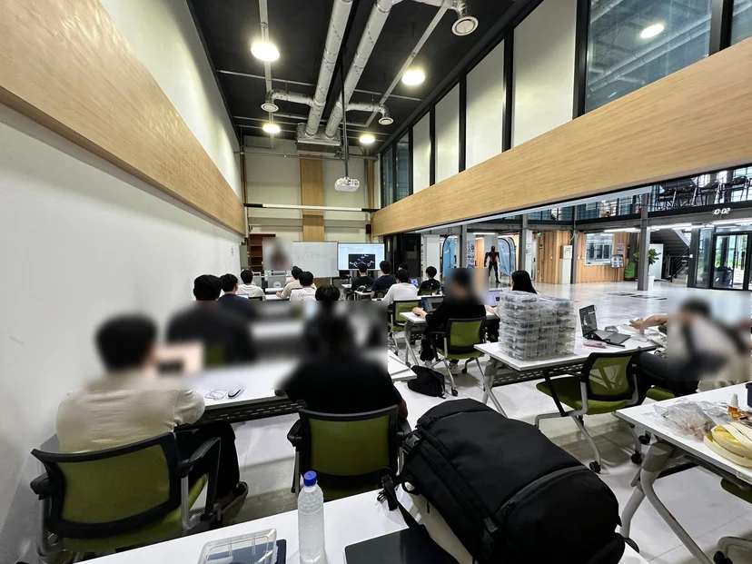 강원대학교 AI 코딩 드론 제작 교육 현장 사진 8